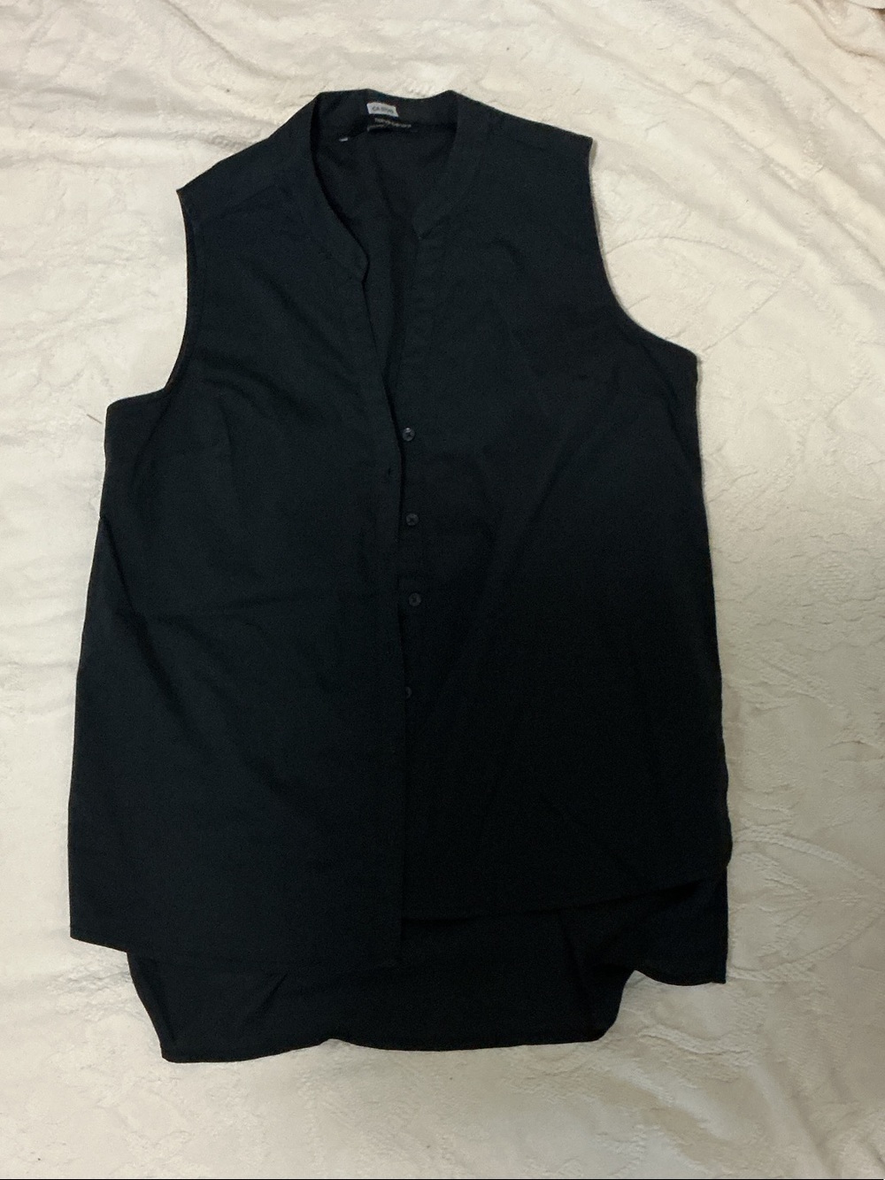 Harve Benard Black Sleeveless Button-Down Shirt